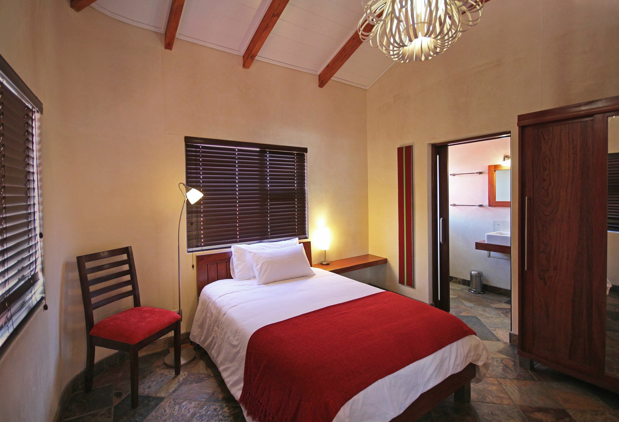 Hartmann Suites Serviced Self-Catering Apartments Виндхук Экстерьер фото